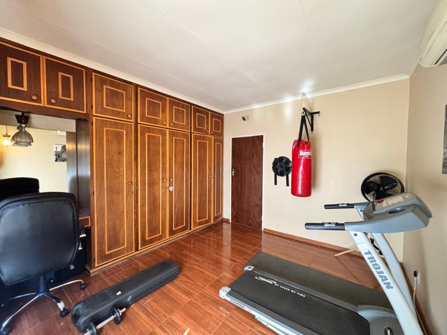 4 Bedroom Property for Sale in Flamwood North West